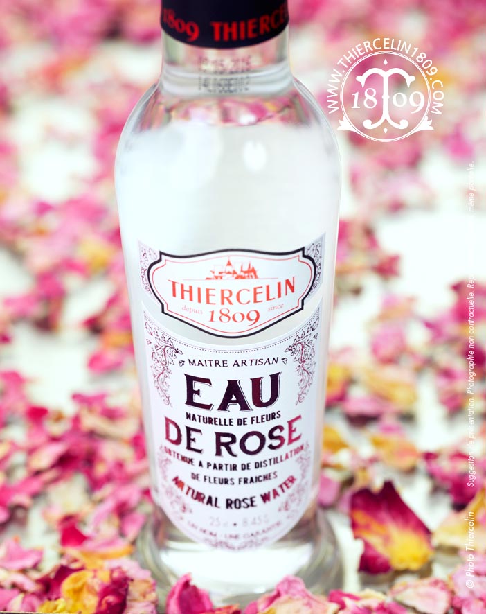 Eau florale naturelle de Rose BIO, obtenue par distillation de fleurs fraîches
