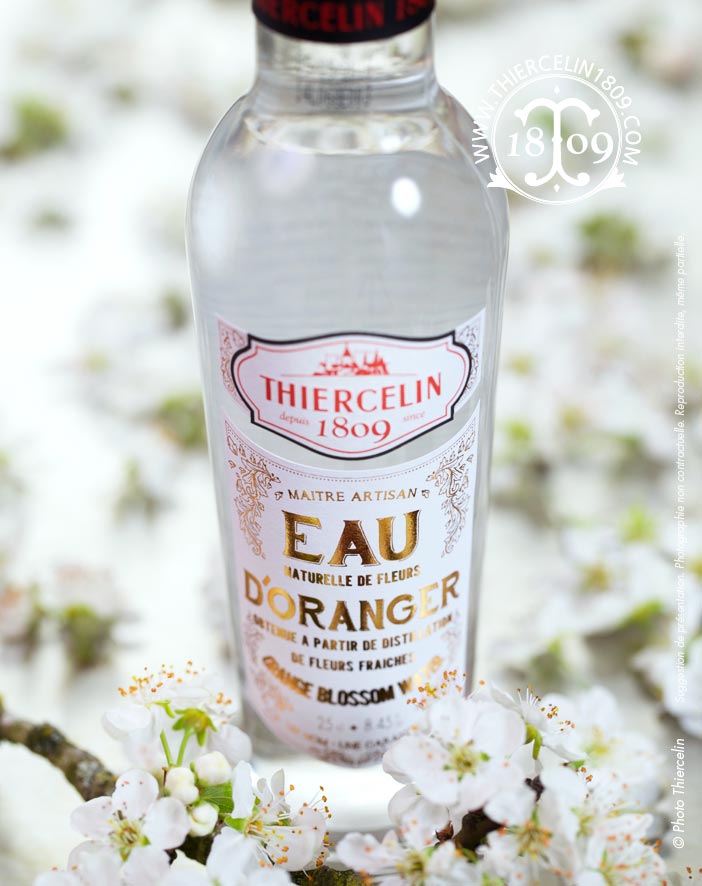 Eau florale (hydrolat) de fleurs d'Oranger, obtenue par distillation de fleurs fraîches