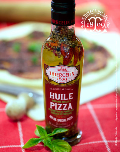 Huile piquante spéciale Pizza, macération de piments et d'herbes de Provence