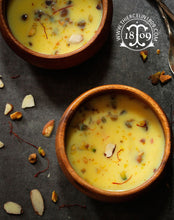 Lait d'or à base de lait végétal (coco ou amandes), curcuma, gingembre et/ou safran