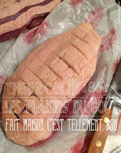 Faire quelques entailles quadrillées sur le gras du canard.