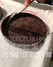 GÂTEAU AU CHOCOLAT FAÇON TARTE, crémeux chocolat tonka, crème de noisettes et chantilly chocolat au lait